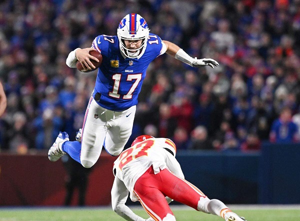 Josh Allen intensifica su entrenamiento para mejorar su capacidad de pases largos